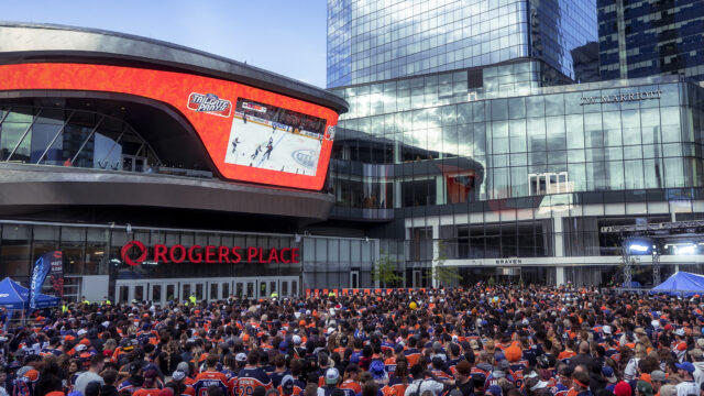 Edmonton Oilers - The #Oilers Store's pop-up shop in ROGERS PLACE's Ford  Hall will be open Tuesday through Friday this week starting at noon! Our  Kingsway Mall location will also be open